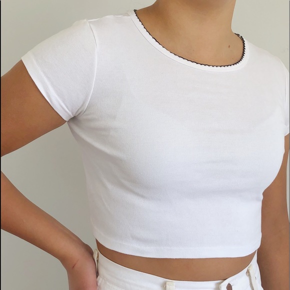 Brandy Melville top with black details on the neck - Picture 2 of 3